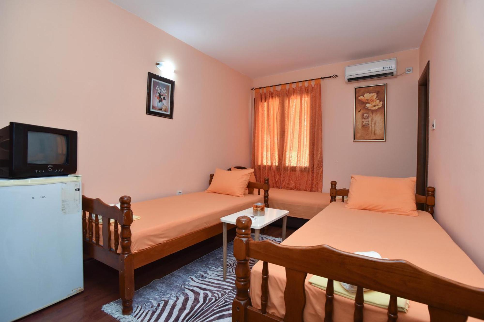 Vila Apartments Lidija Petrovac Exterior photo